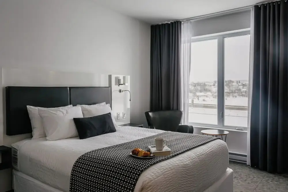Standard Double room with city view (full double bed)