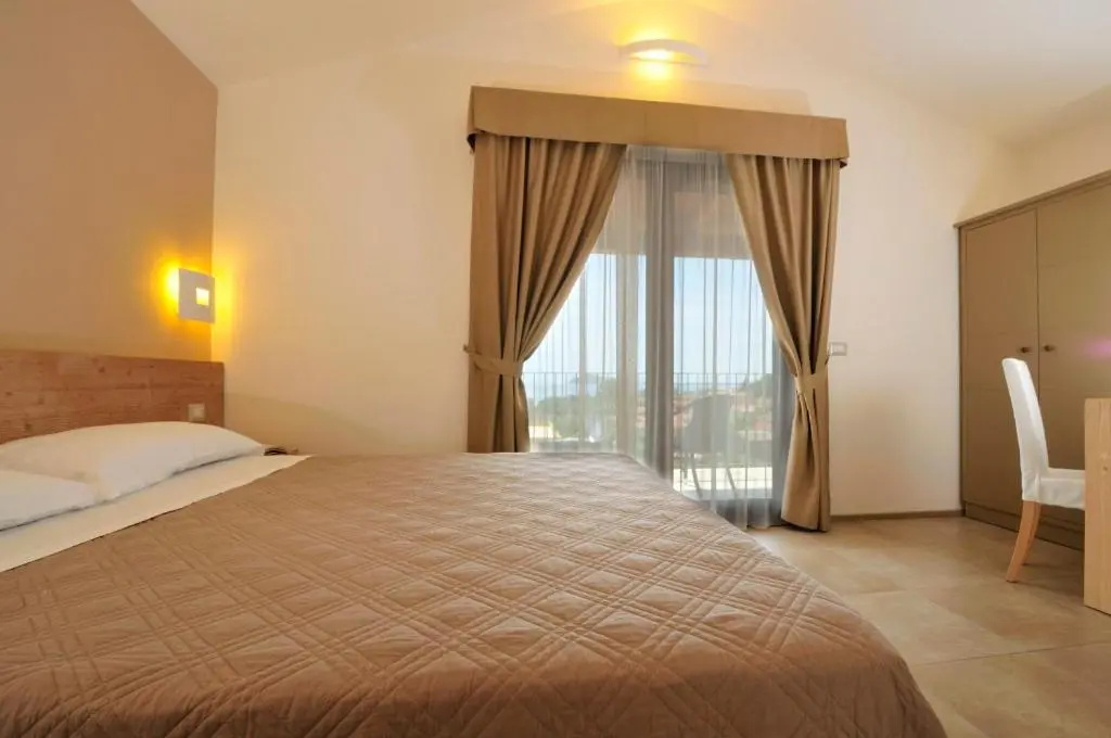 Standard Double room with balcony and with sea view (full double bed)