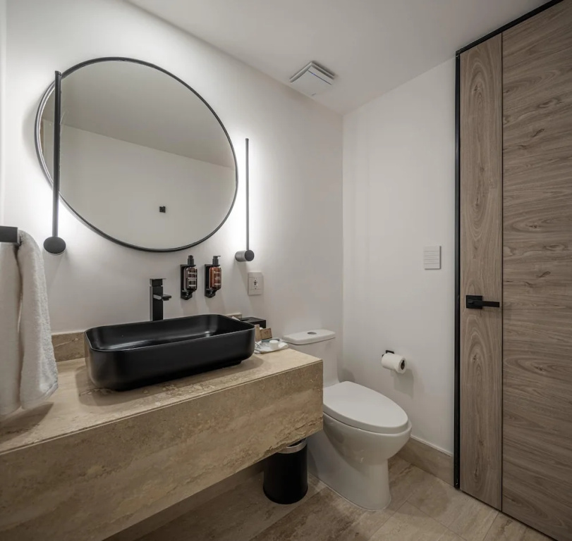 Deluxe Double room (full double bed)