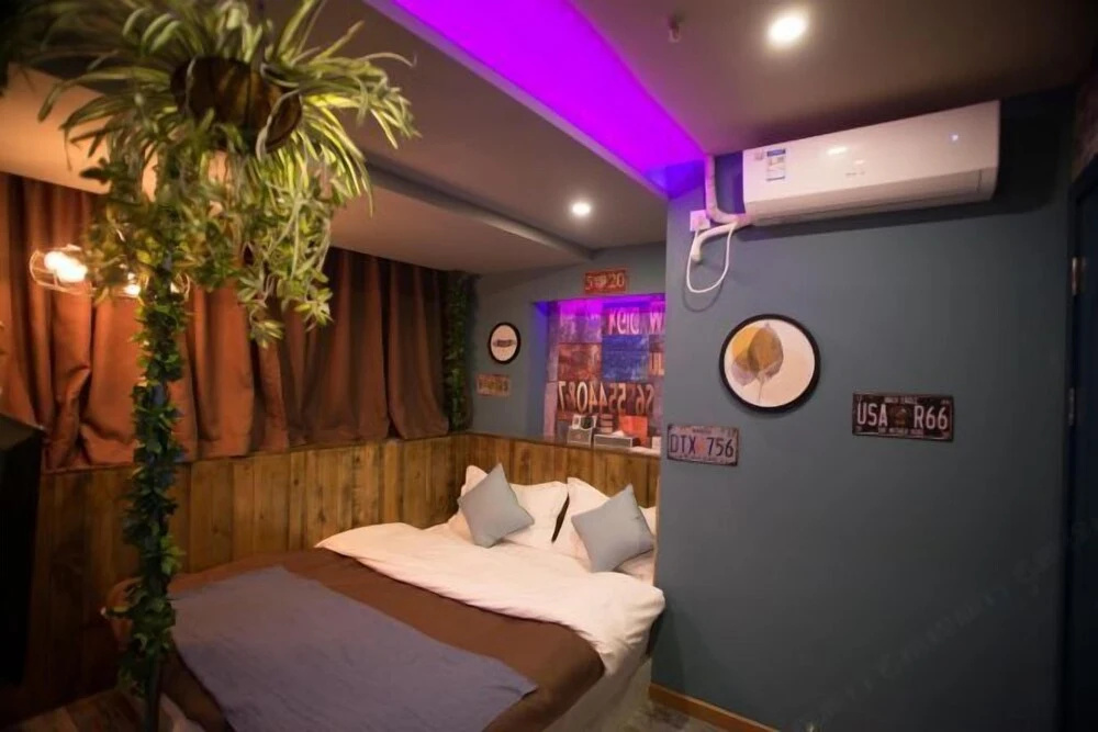 1314 Hotel(Chongqing Jiefangbei Hongyadong Branch)
