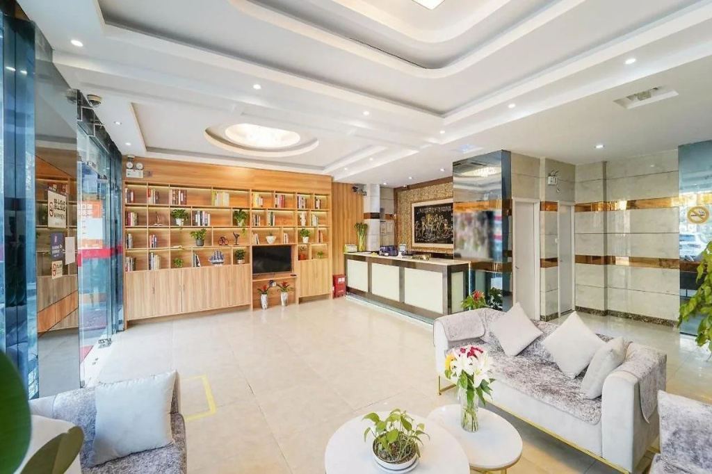 Lobby & Reception