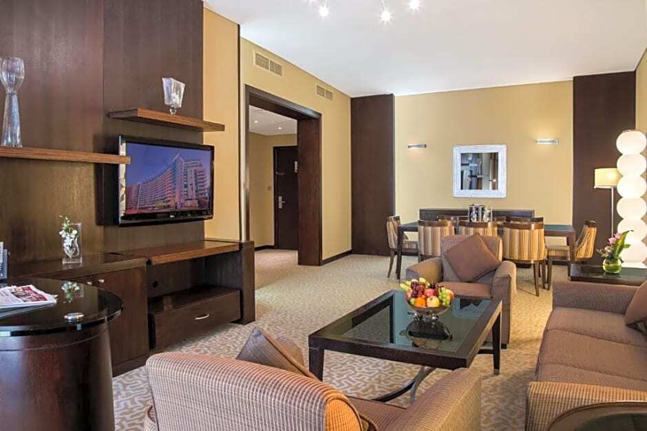 Time Oak Hotel & Suites