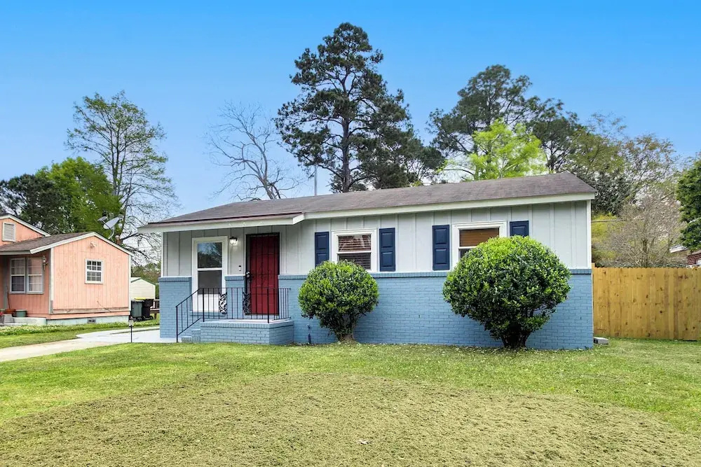 Inviting Savannah Home w/ Yard: 3 Mi to Downtown!