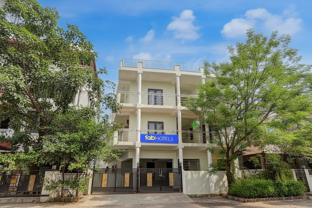 Fabhotel Dream Inn Mogappair East