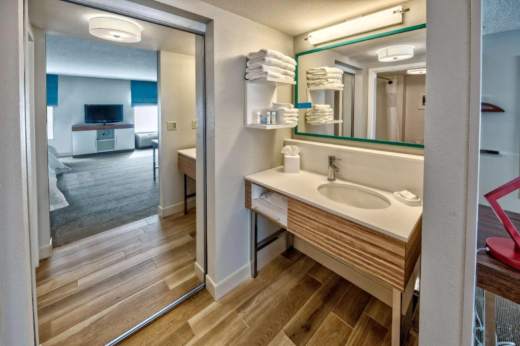 Double Suite (full double bed)