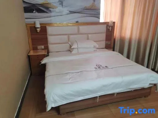 Deluxe Double room (full double bed)