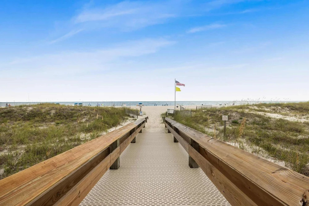 Phoenix 8 8904- Sand Shells Sun Can Rent at 18 3 Bedrooms 2 Baths