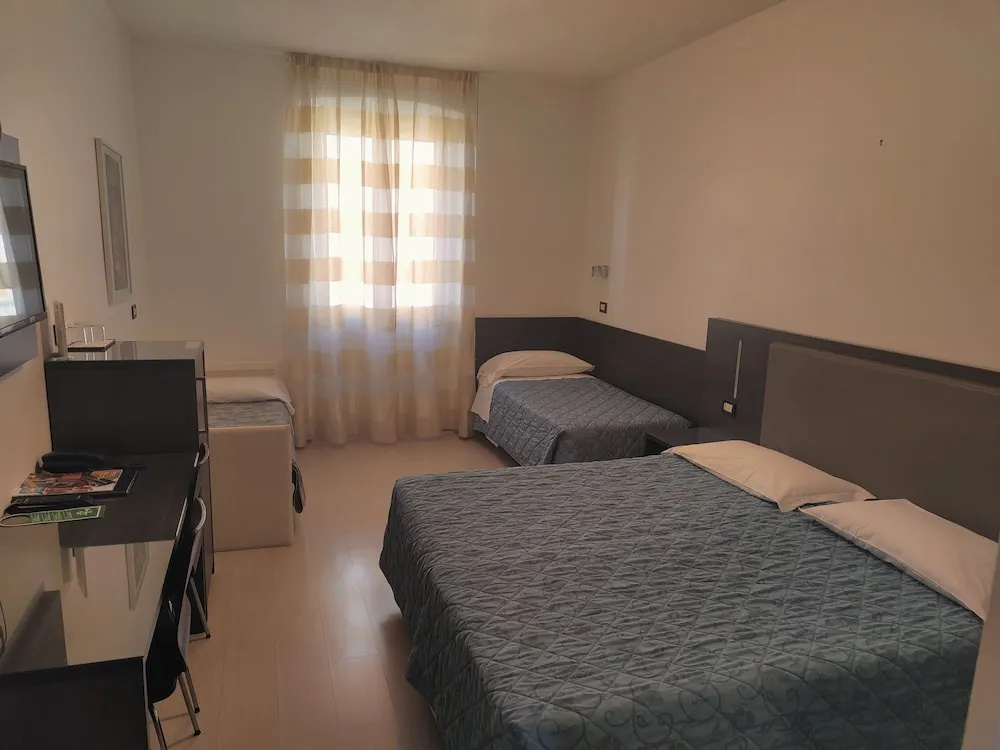 Hotel Roma — 7