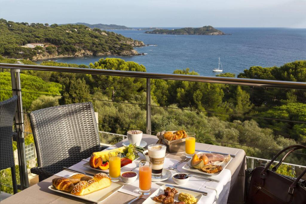 La Résidence du Provençal · 23 appartements et 2 Restaurants · Var by null