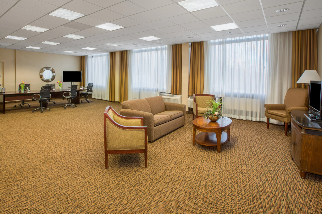 Crowne Plaza Cleveland Airport by IHG - Général