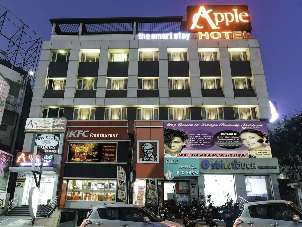 Apple Hotel By OYO Rooms