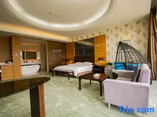 Standard Family room with lake view