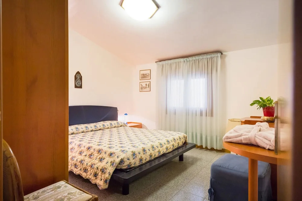 Standard Double room with balcony (full double bed)