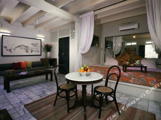 Muntri Mews