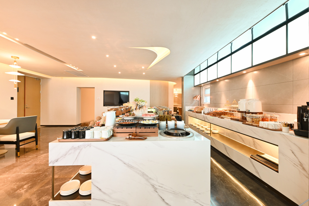 Food & Beverage