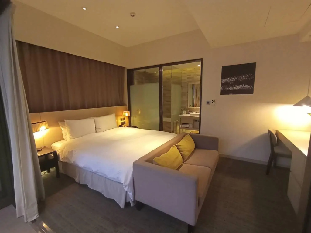 Deluxe Double room with balcony (full double bed)