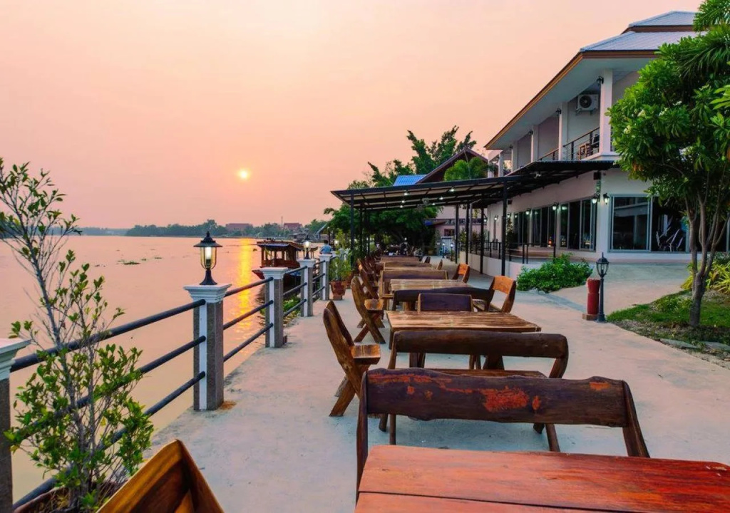 Beach & Waterfront