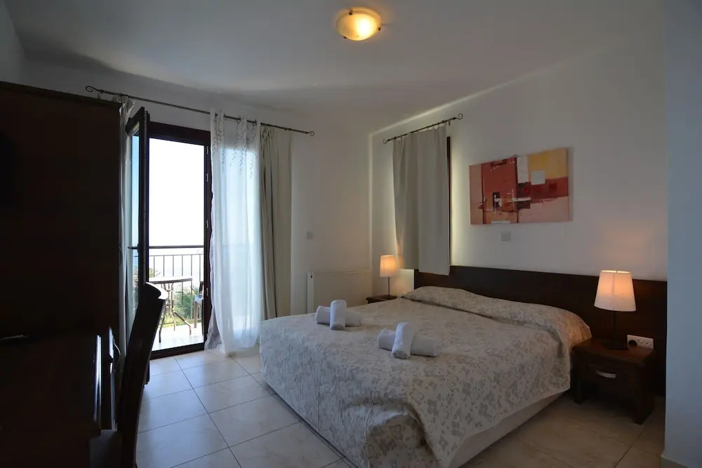 Standard Double room with balcony (full double bed)