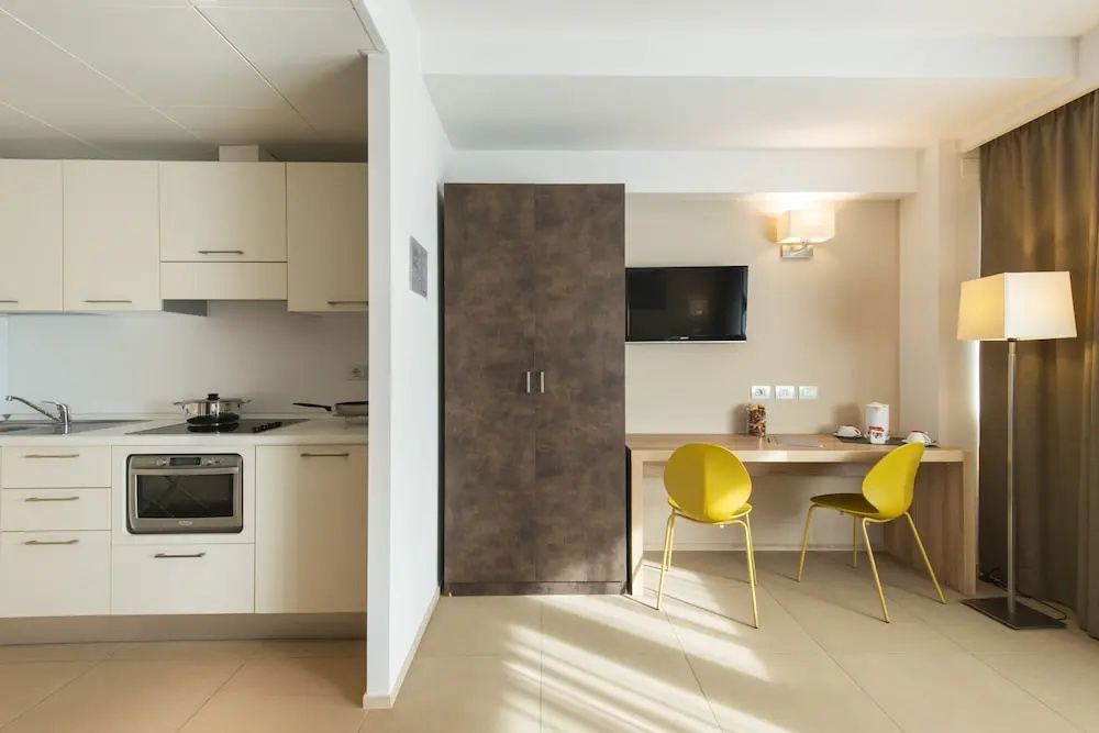 Executive Double room (full double bed)