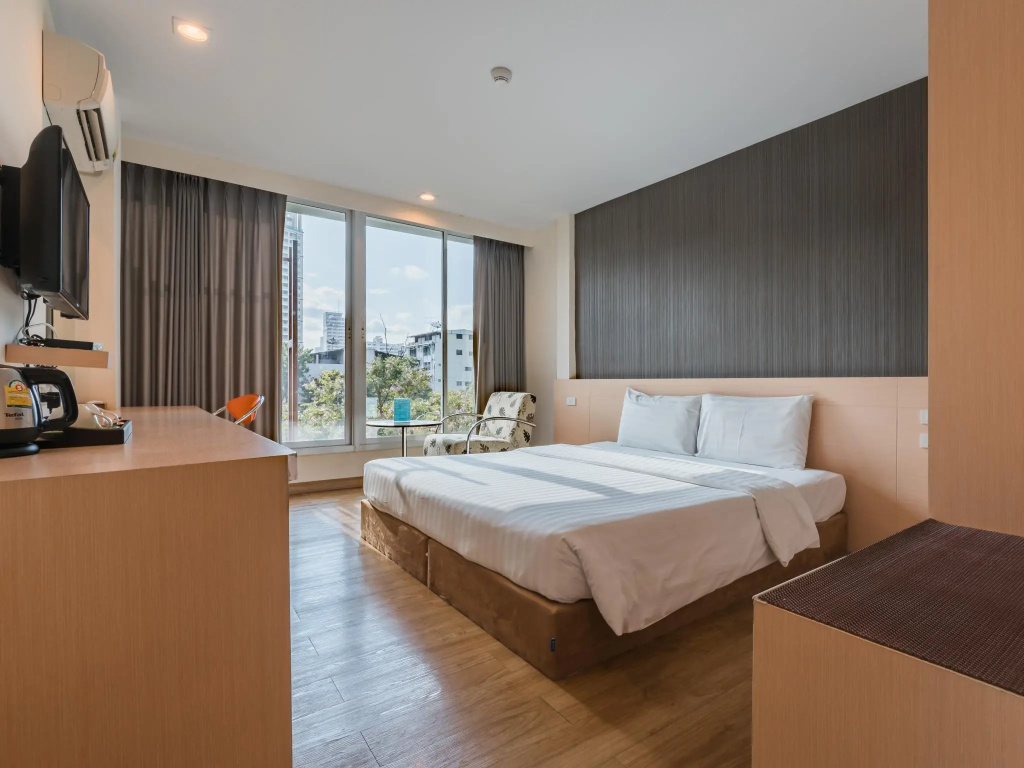 Superior room with park view