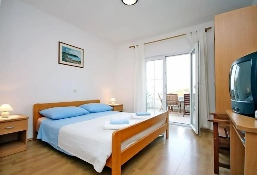 Deluxe Apartment with balcony and with sea view