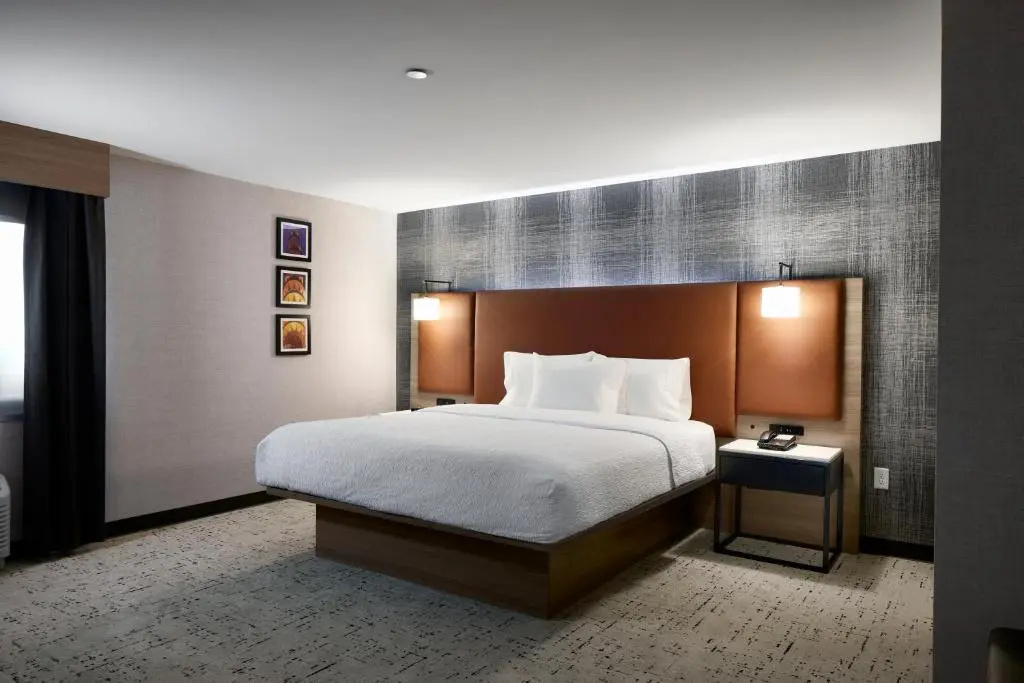 Hampton Inn Newark Airport - Chambres