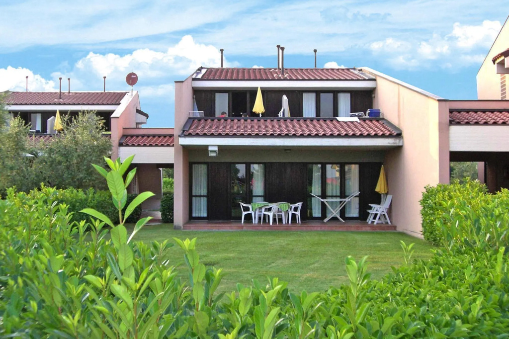 Apartment in Moniga del Garda With Balcony