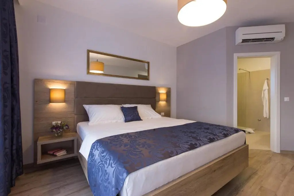 Standard Double room with balcony (full double bed)