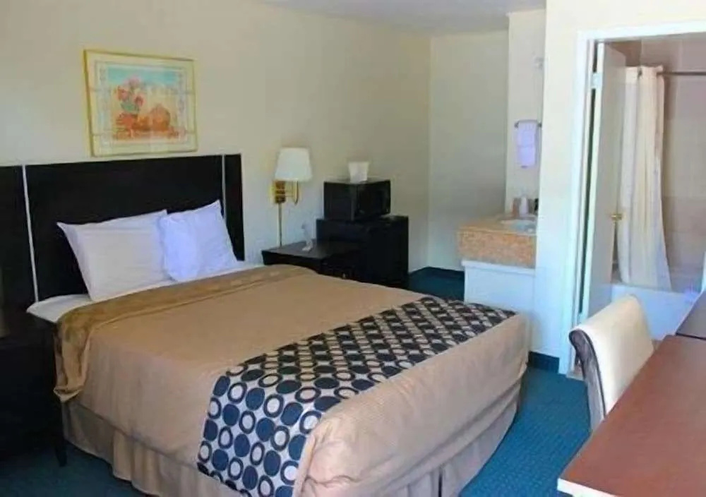 Rodeway Inn — 3