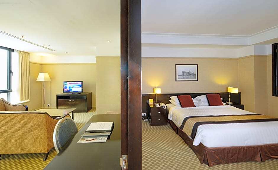 Pacific Regency Hotel Suites