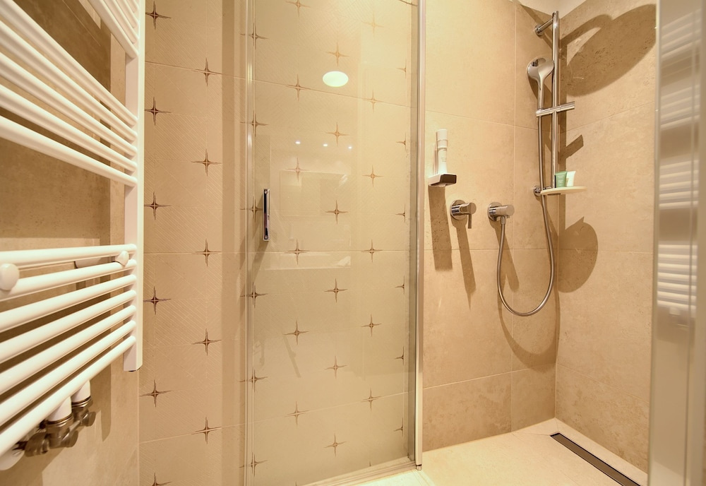 Deluxe Double room with balcony and with sea view (full double bed)
