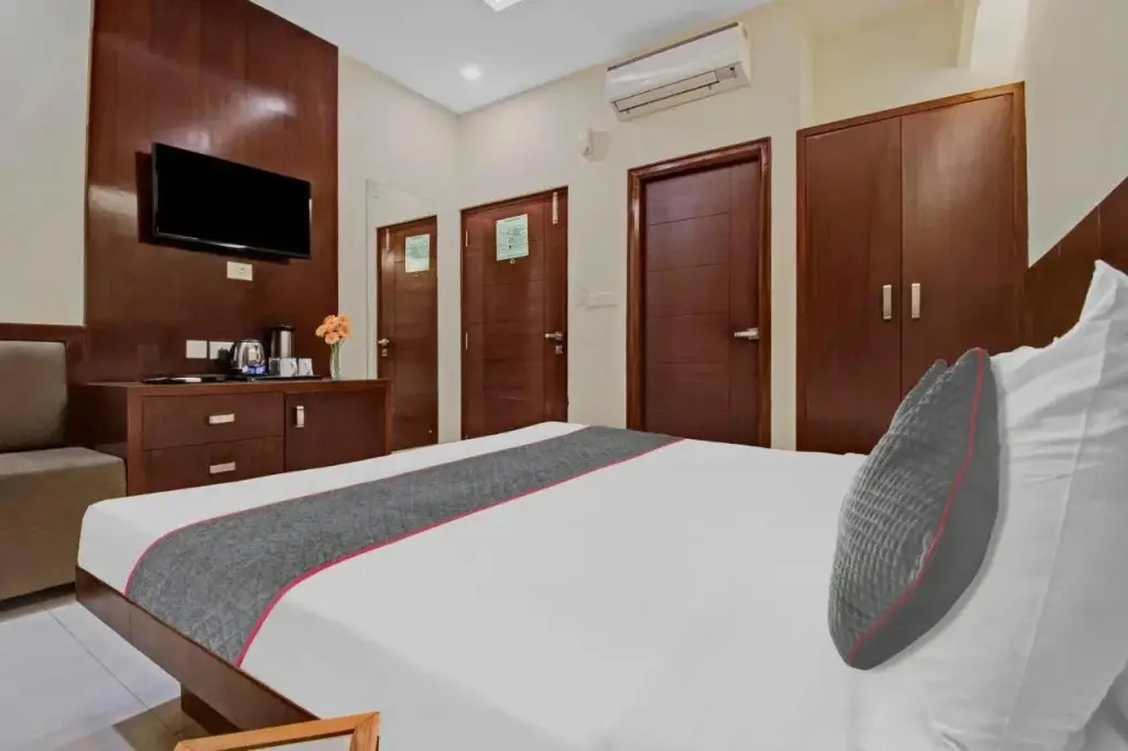 Townhouse OAK Hotel Avana