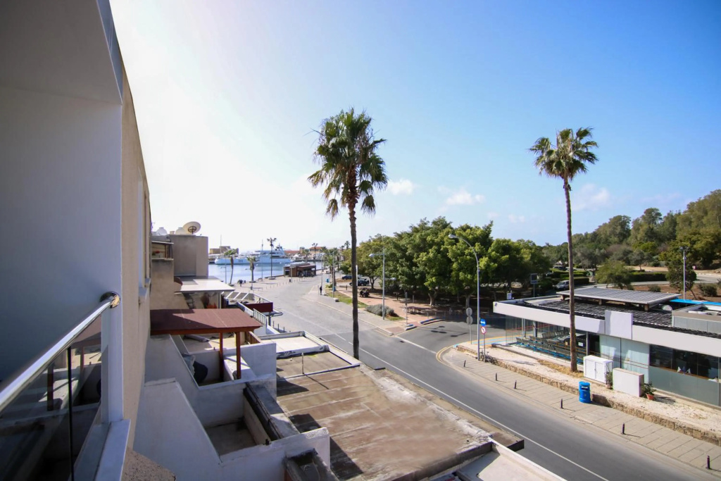 Phaedrus Living - Seaside Executive Flat Harbour 205