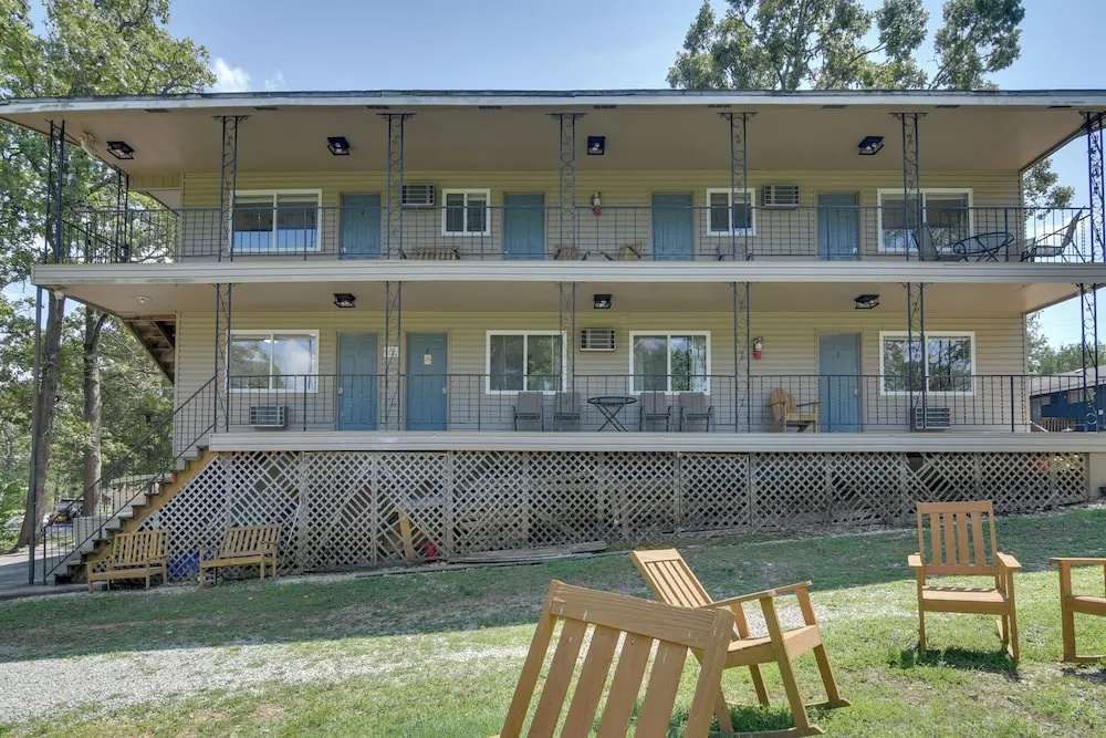 Table Rock Lake Condo: Community Dock & Pool