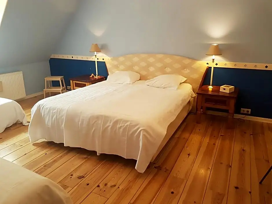 Double Suite (full double bed)