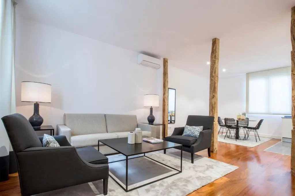 2 Bedrooms Apartment
