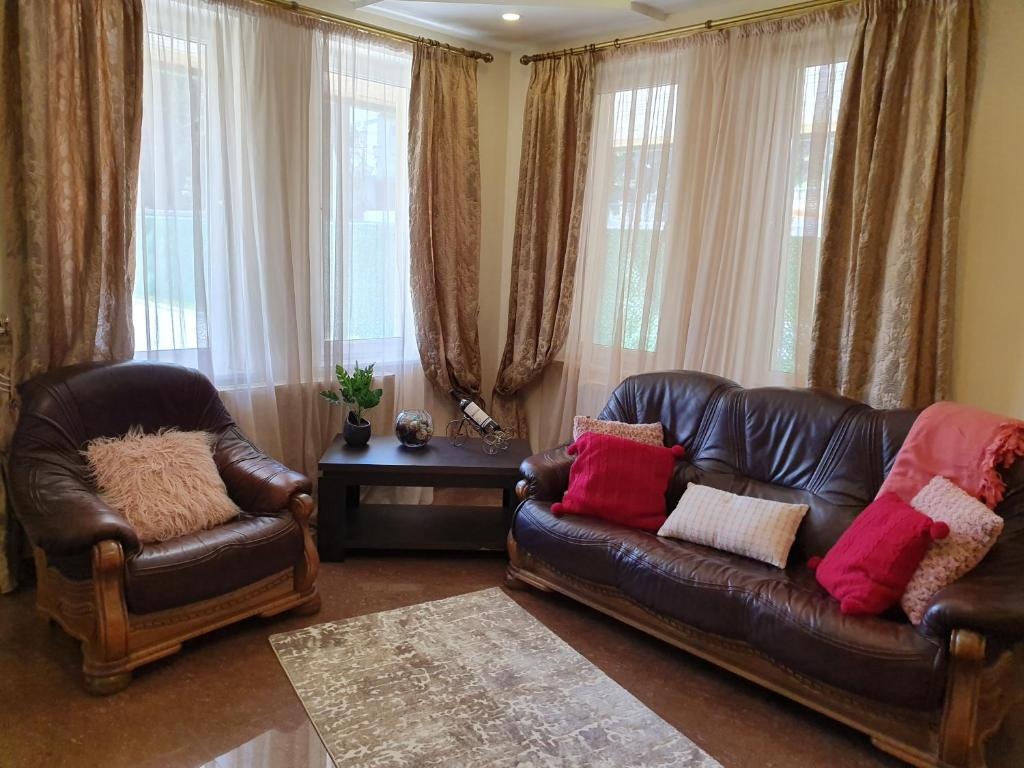 Cosy House with Private Pool and Barbecue Place