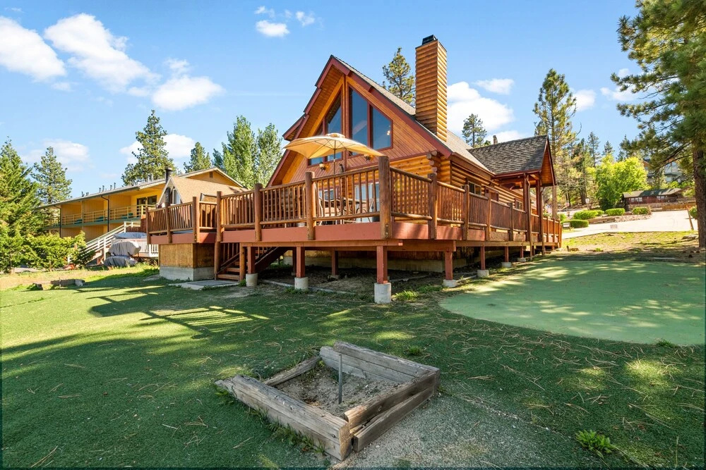 3 Cubs Lakefront - Stunning Lakeside Home With Hot Tub, Foosball, And Lake View! 3 Bedroom Home