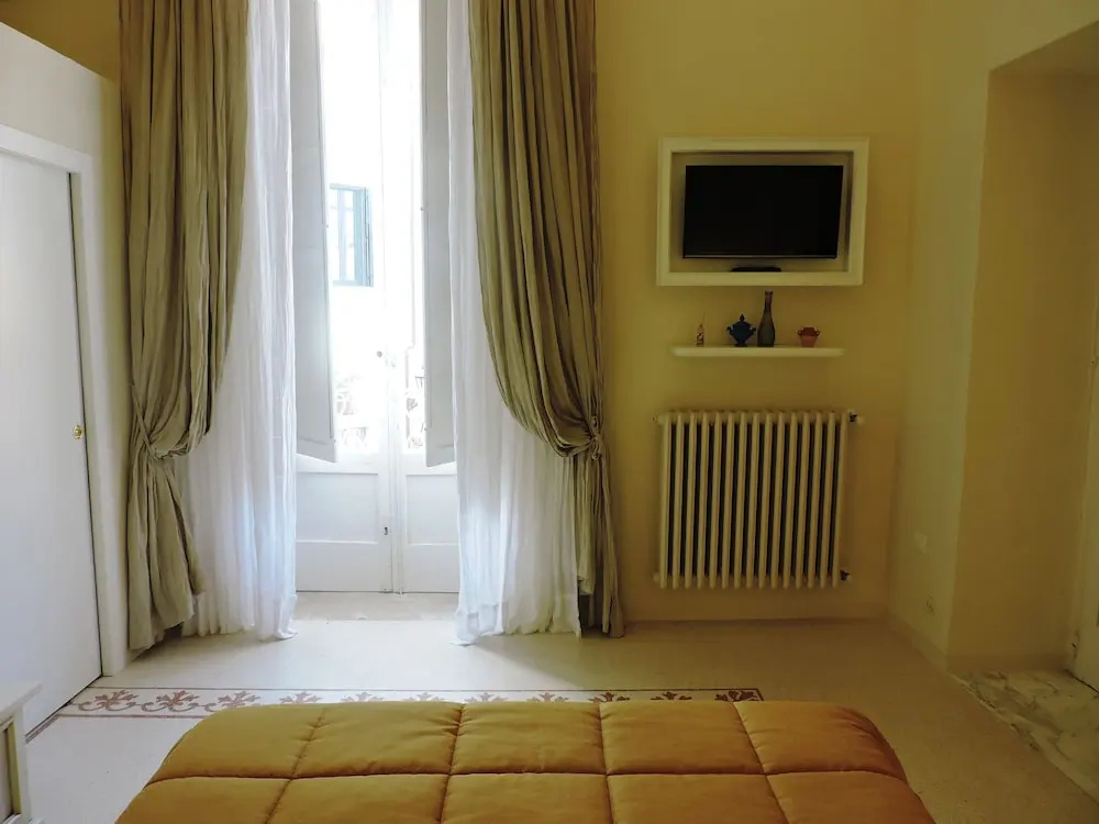 2 Bedrooms Classic Double room with city view (full double bed)