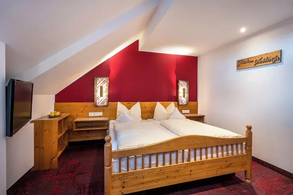Standard Double room with balcony (full double bed)