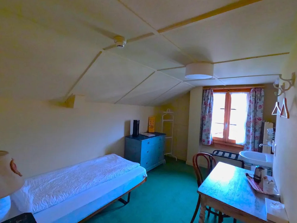 Economy room