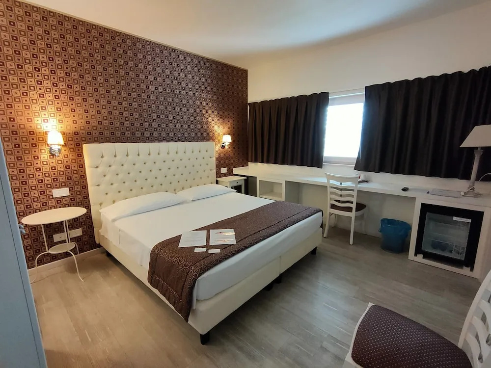 2 Bedrooms Economy Double room with city view (full double bed)