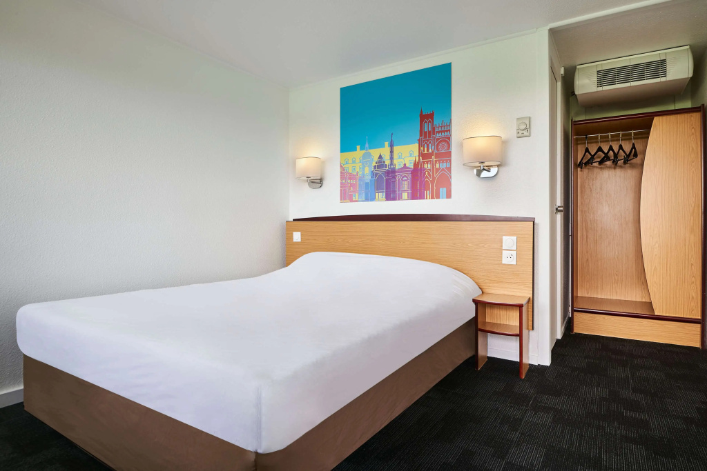 Standard Double room (full double bed)
