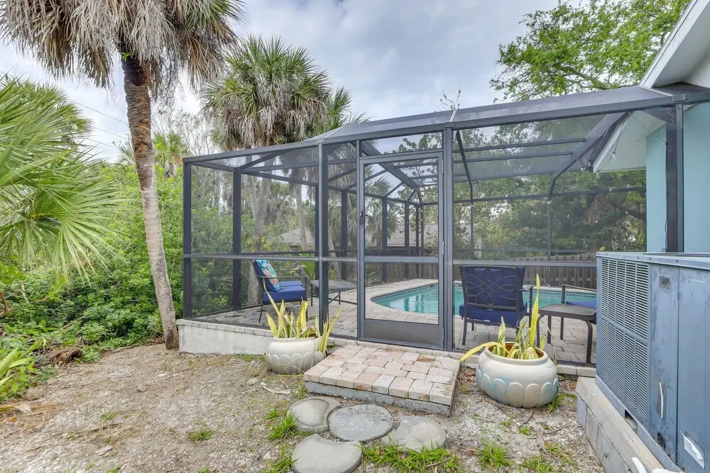 Englewood Home w Shared Pool & Screened Lanai