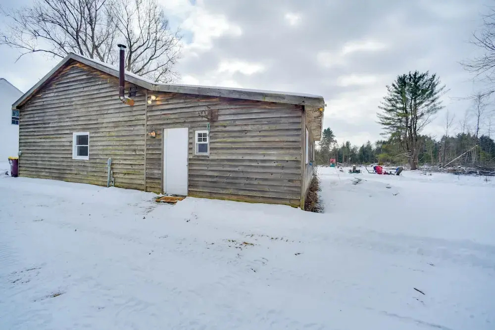 Cozy Studio on Secluded 55 Acres w/ Fire Pit!