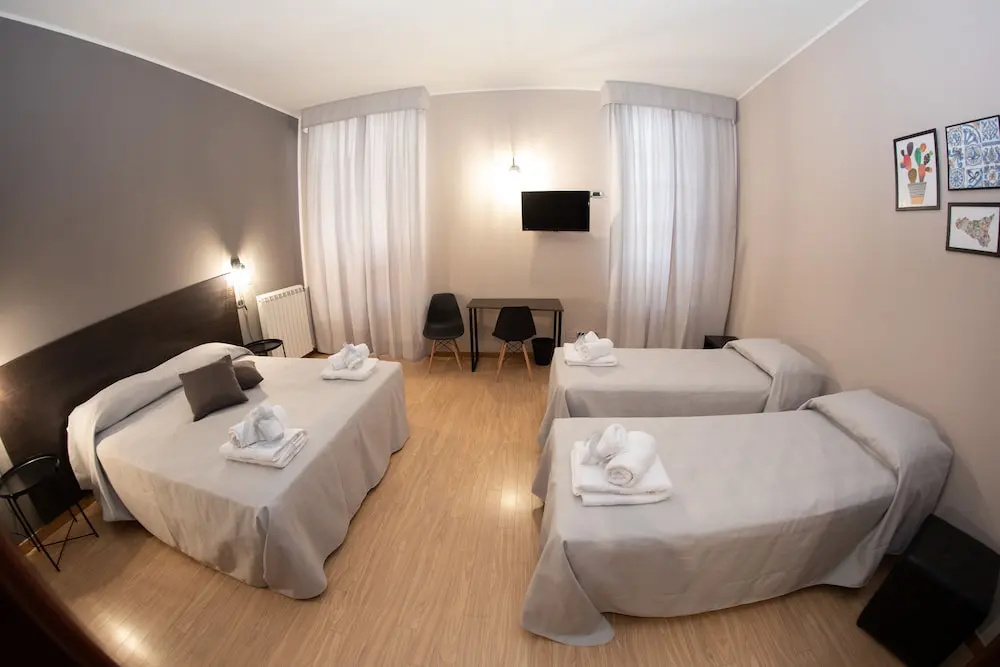 Standard Quadruple room with city view