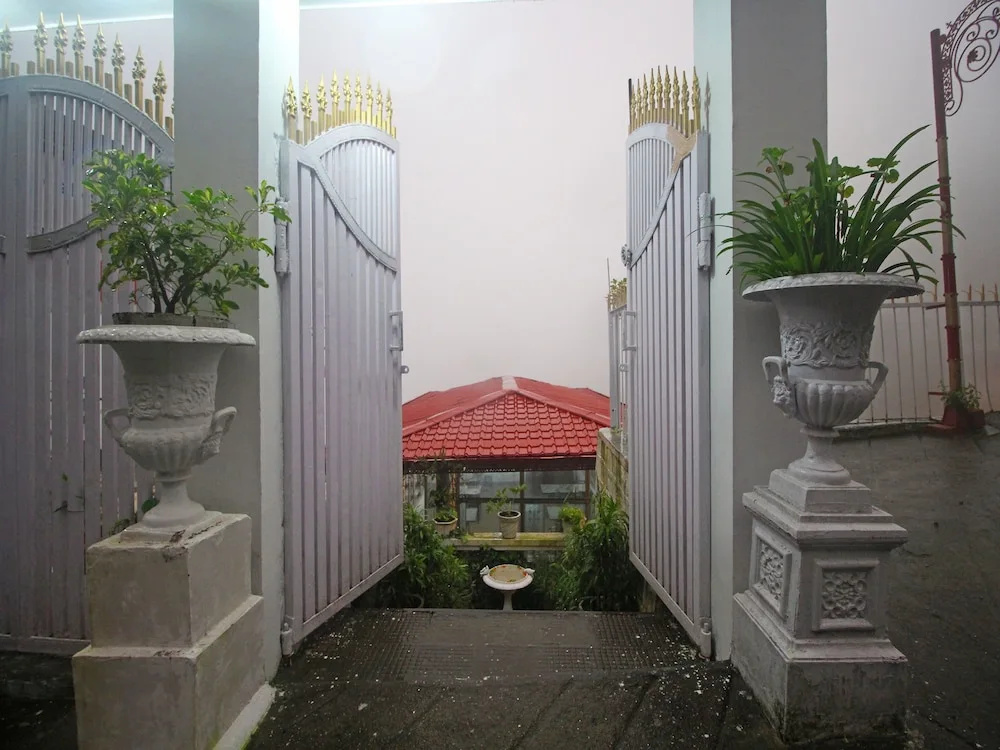 OYO 9331 Hotel White House