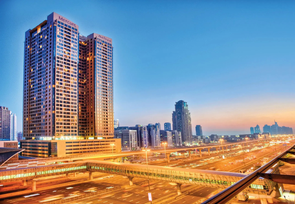 Отель Mercure Dubai Barsha Heights Hotel Suites And Apartments — фото