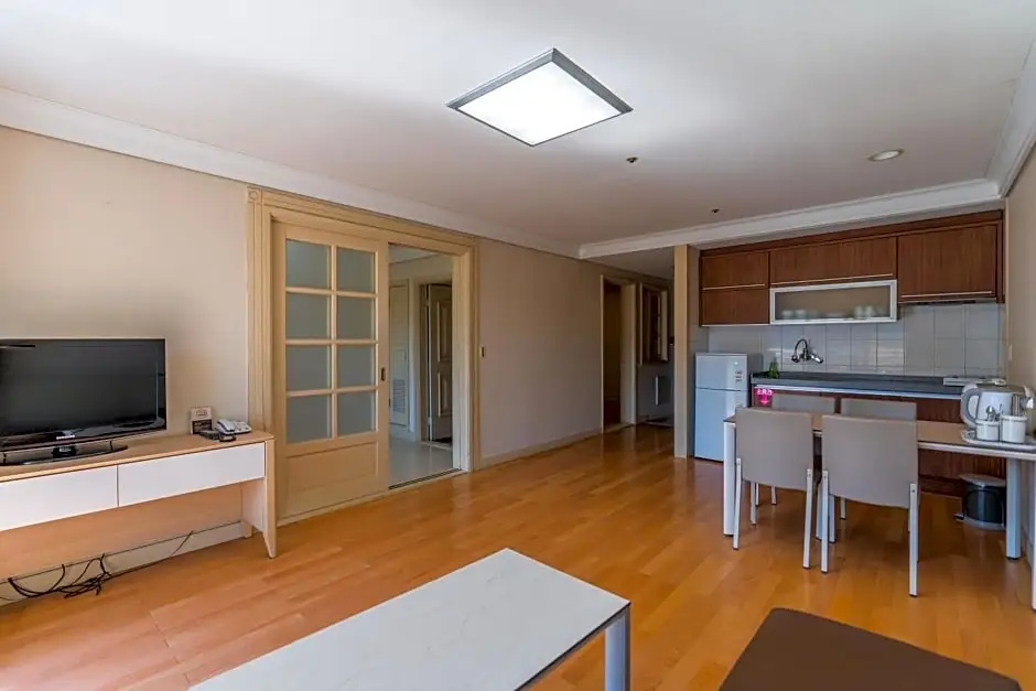 Double Suite with lake view (full double bed)