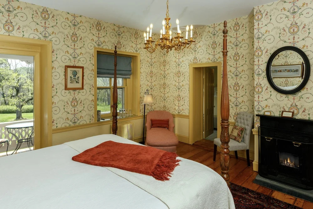 Luxury Double Suite with balcony and with garden view (full double bed)